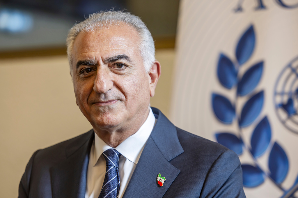 Irans Israelvänlige kronprins blickar mot makten
