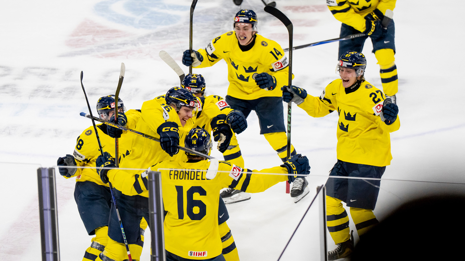 Sverige till JVM-final efter rysare mot Finland