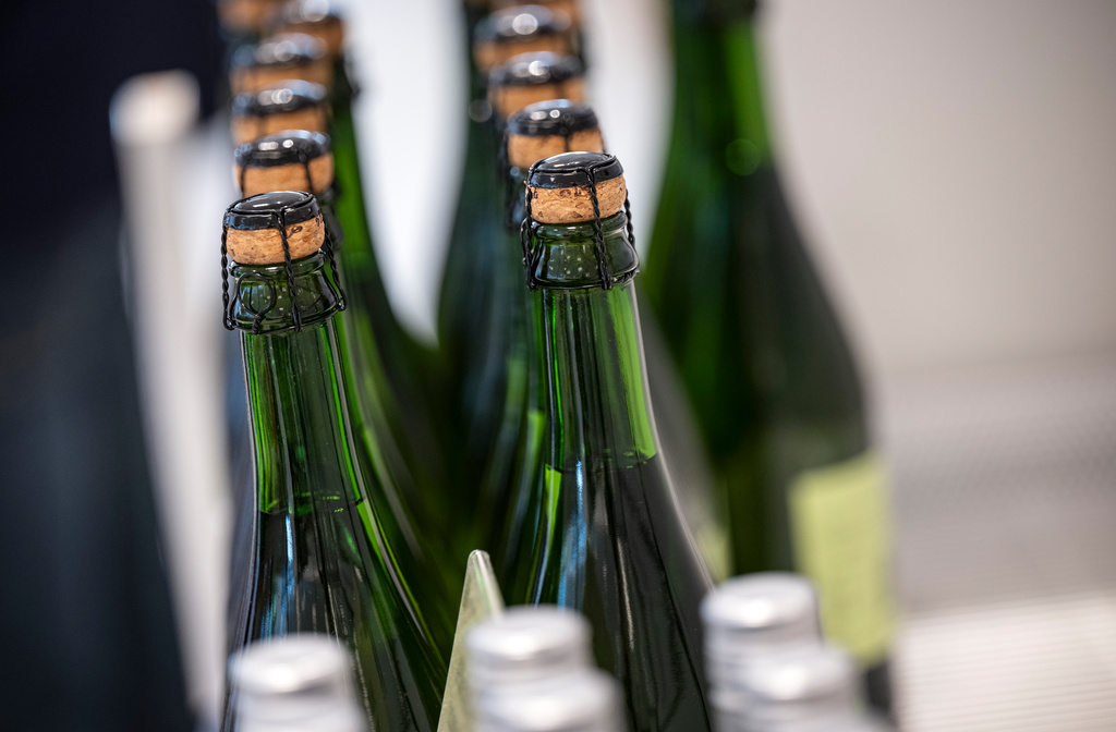 Öl och vin i butiken har inte ökat drickandet: Finländarnas alkoholkonsumtion fortsätter minska!