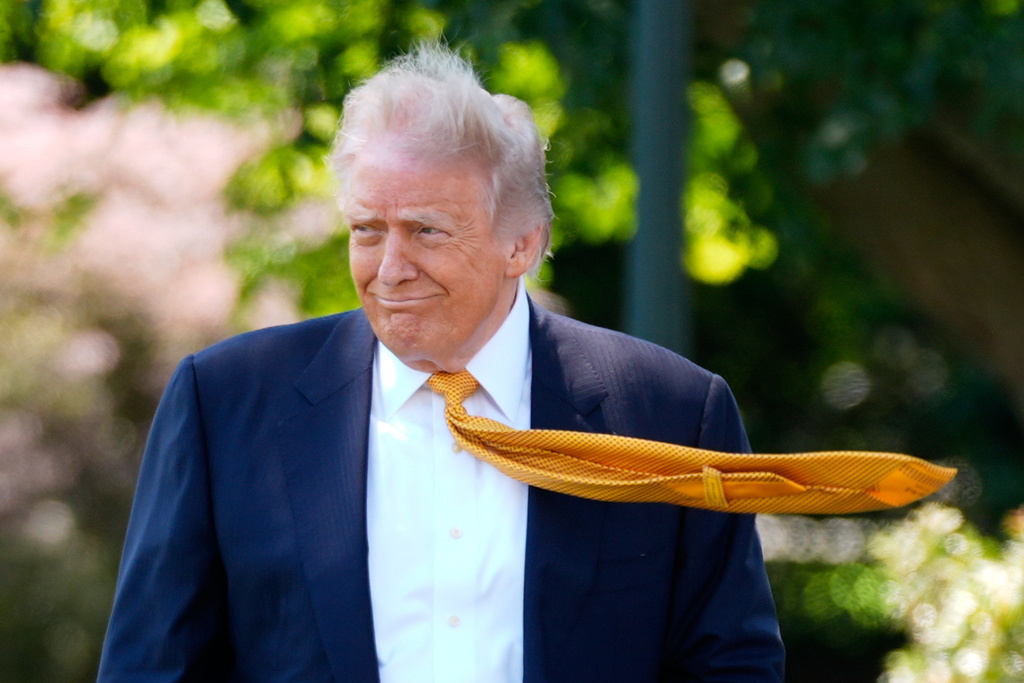 Gräver djupa hål i fickorna – men största priset kan Trump få betala