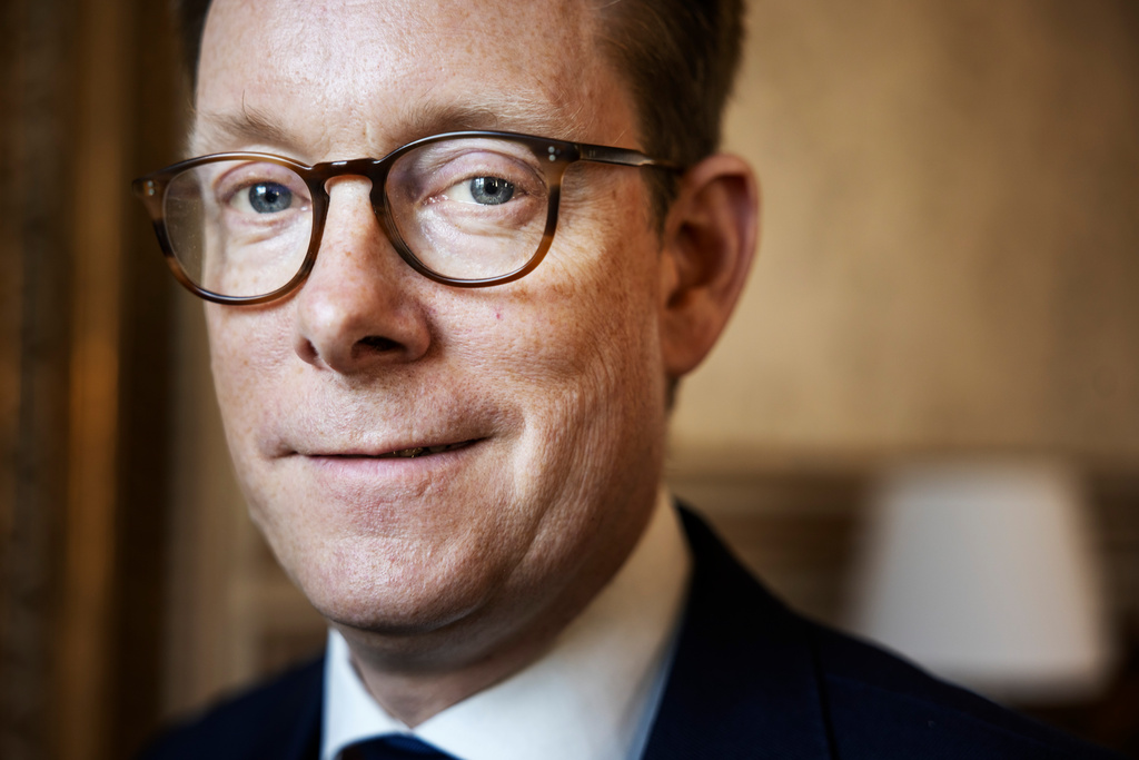 Topp 5 anledningar till varför Billström får full fallskärm trots sitt eget bolag