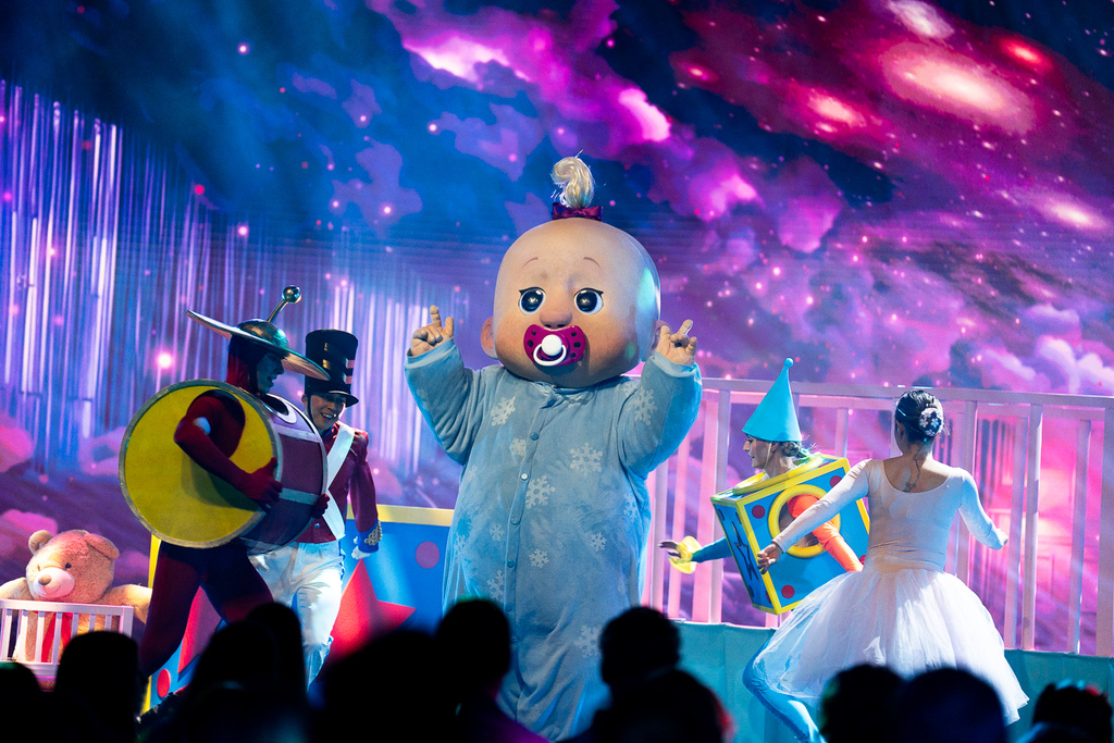 Jättebebisen först att åka ur ”Masked singer”