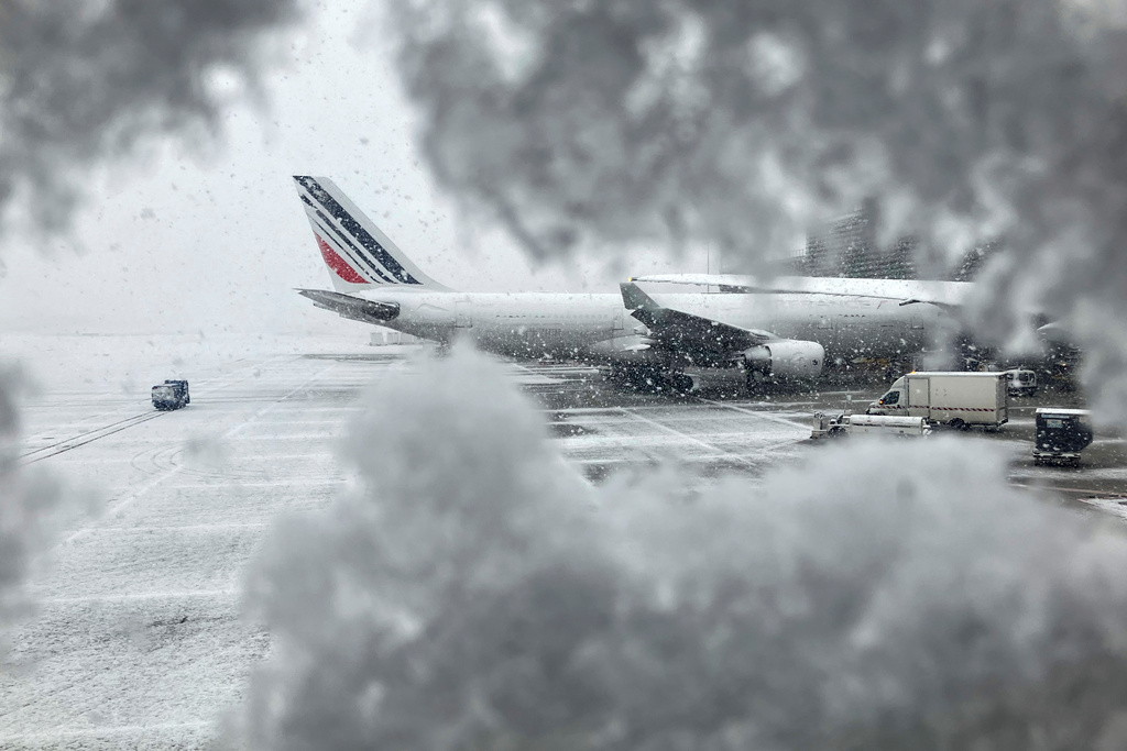 Europe Storm: Deaths, Flight Disruptions & Travel Chaos | TV4 News