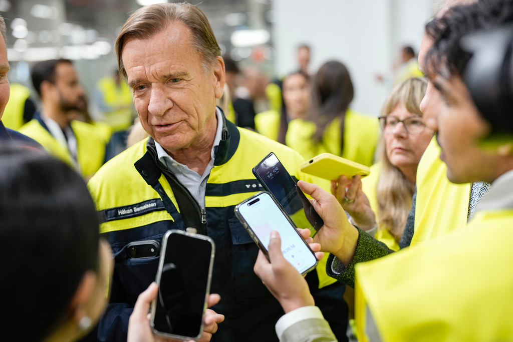 Volvo Cars skär ned med 2 500 tjänster