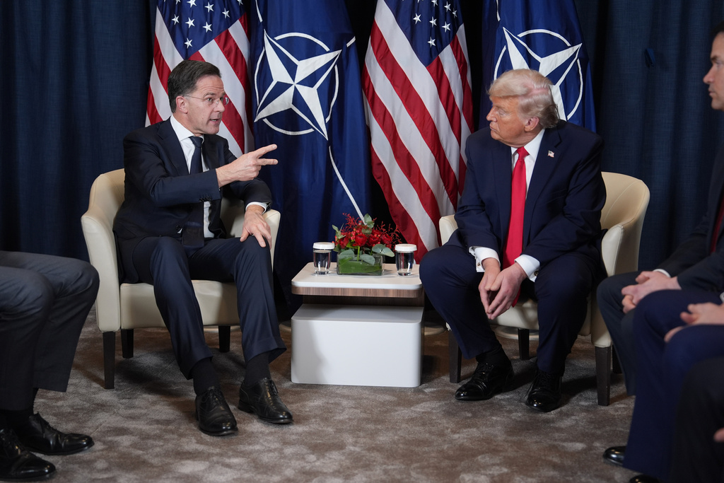Trump träffar Nato-chefen – med hot att dra sig ur