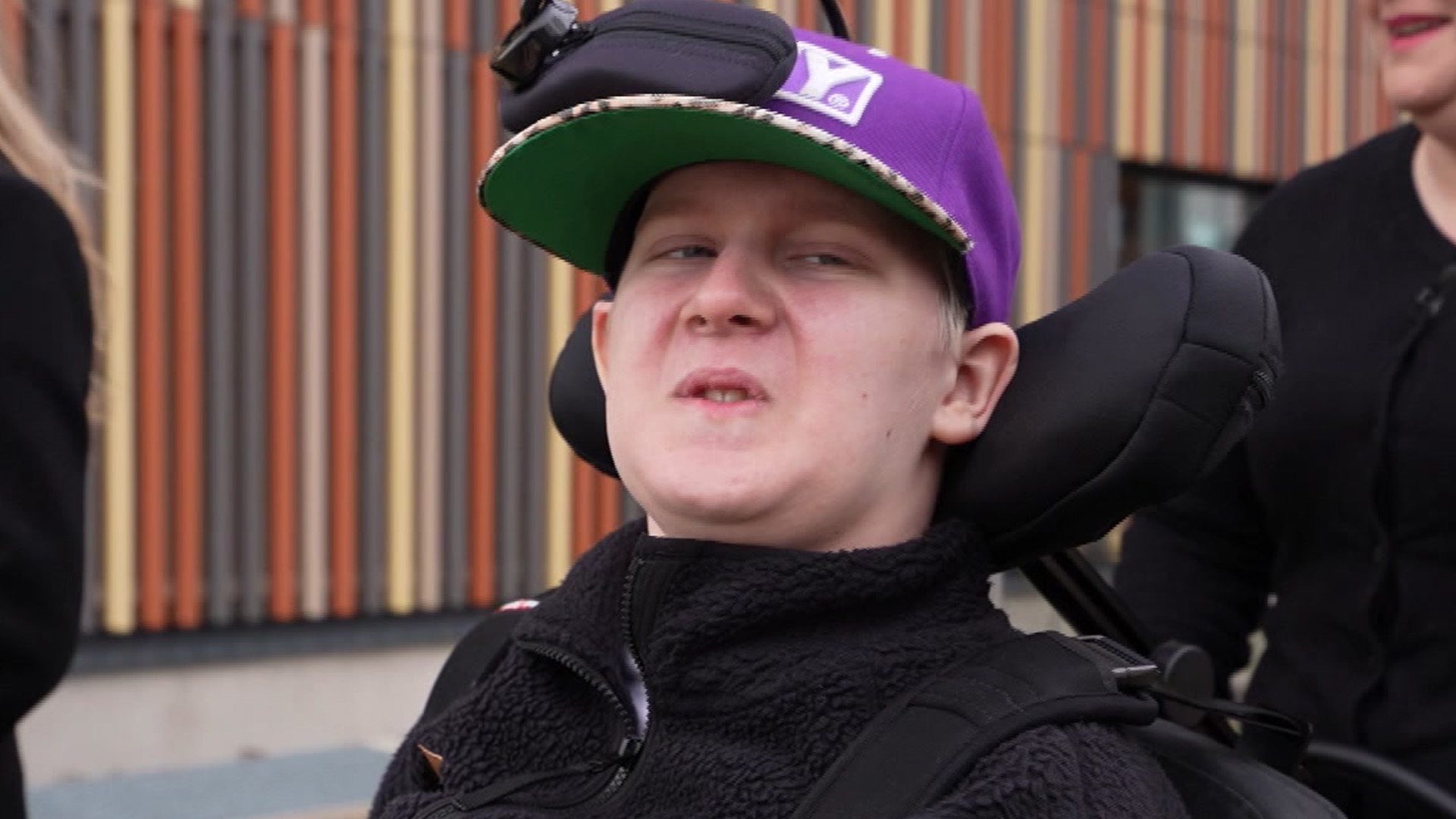 Ministerns besked – efter 14-årige Elliotts svåra hjärnskada