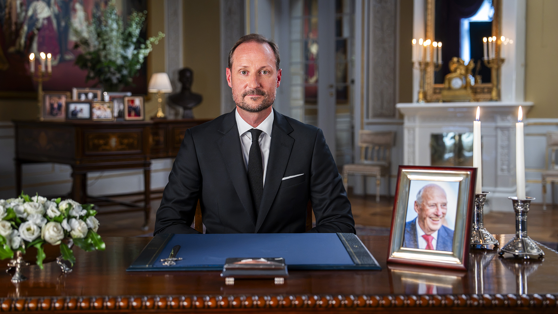 Första talet som kung – då brast det för Haakon