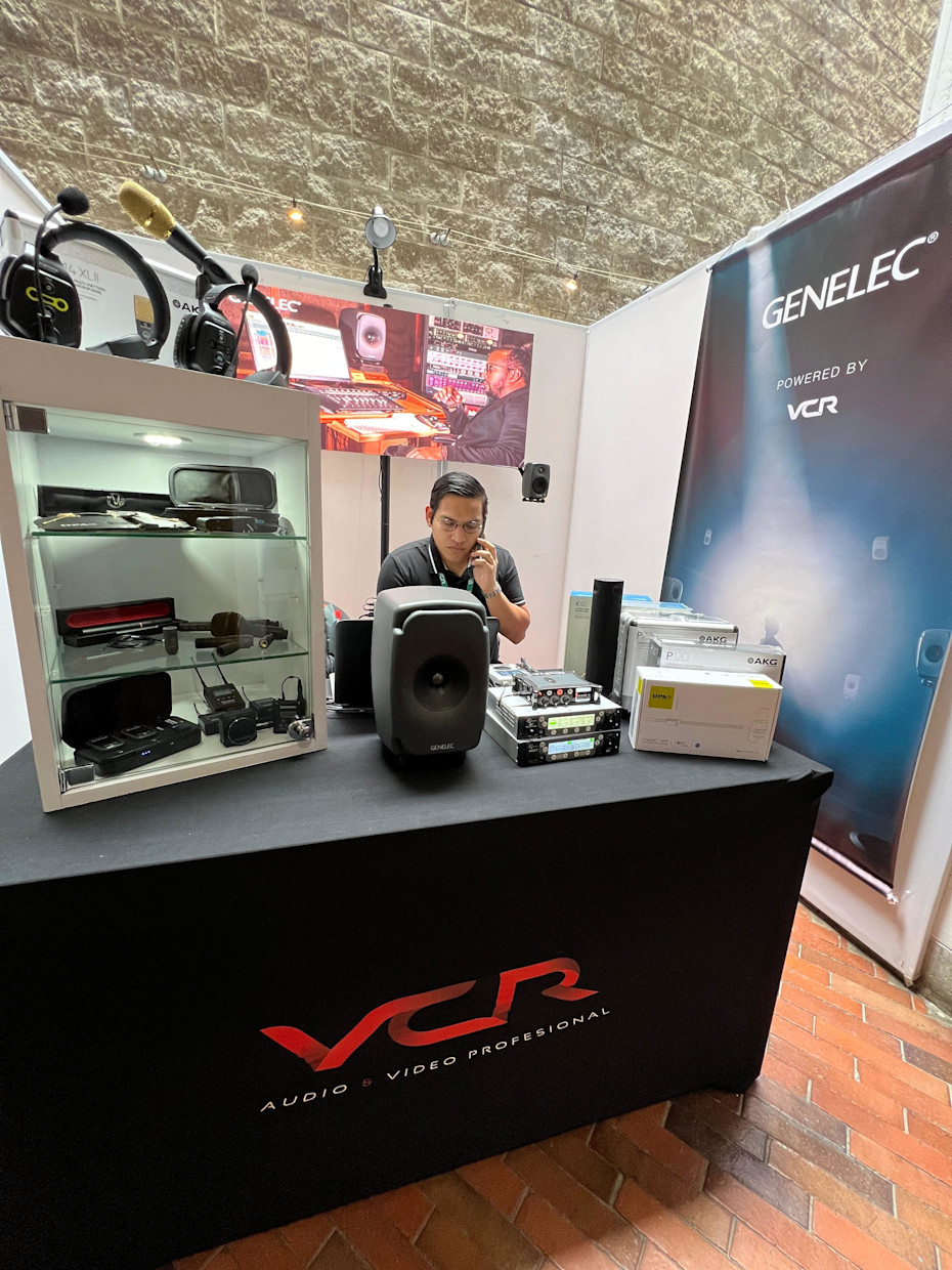 ImmersiveTour_Colombia_14_stand de Genelec-VCR