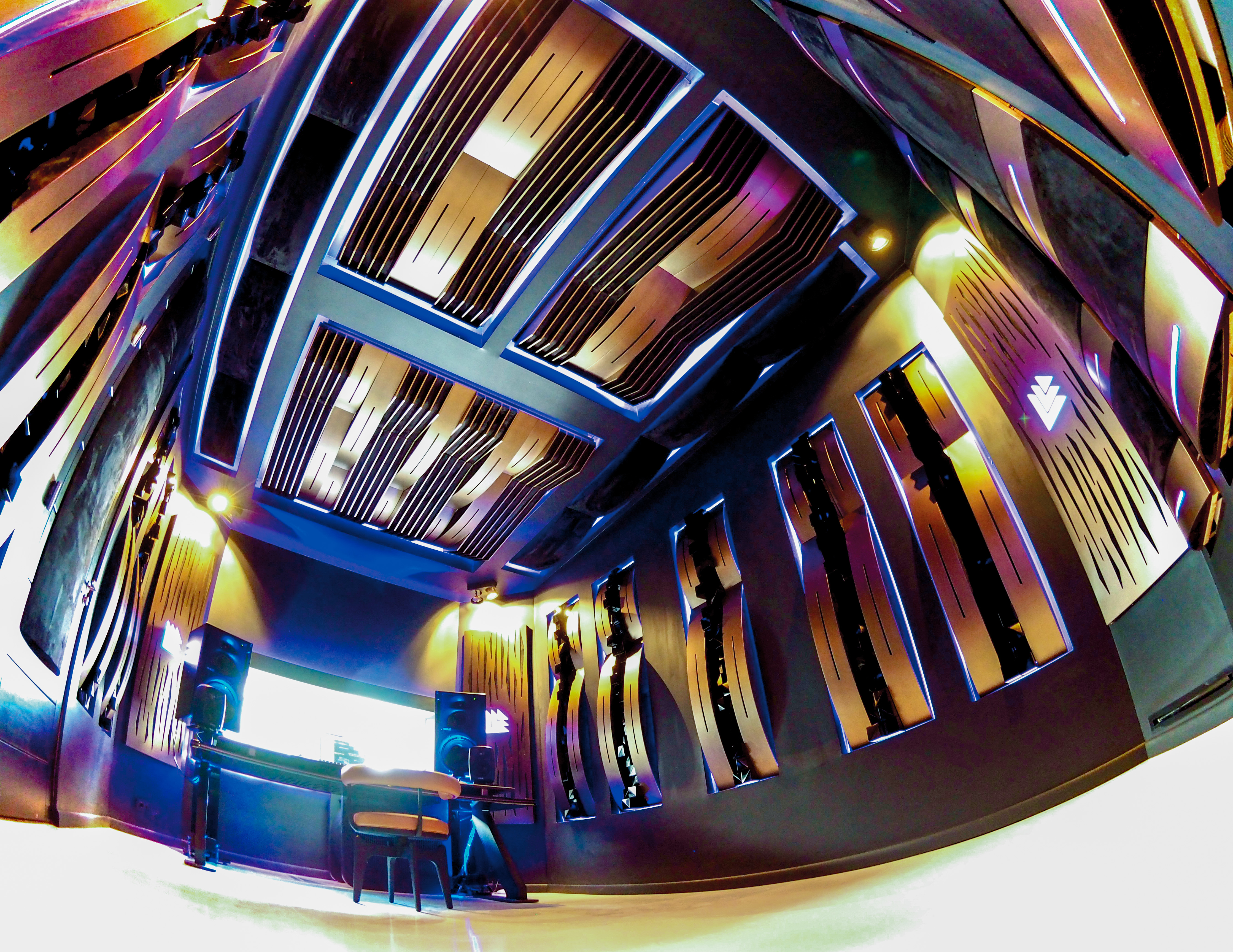 Hardwell takes Genelec on holiday - Genelec.com