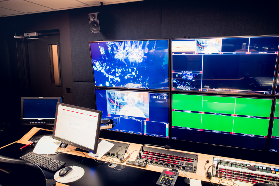 Oneindigheid Bevestigen aan Pelagisch TV Studio Giant Director's Cut Chooses Genelec's Monitoring Solutions -  Genelec.com