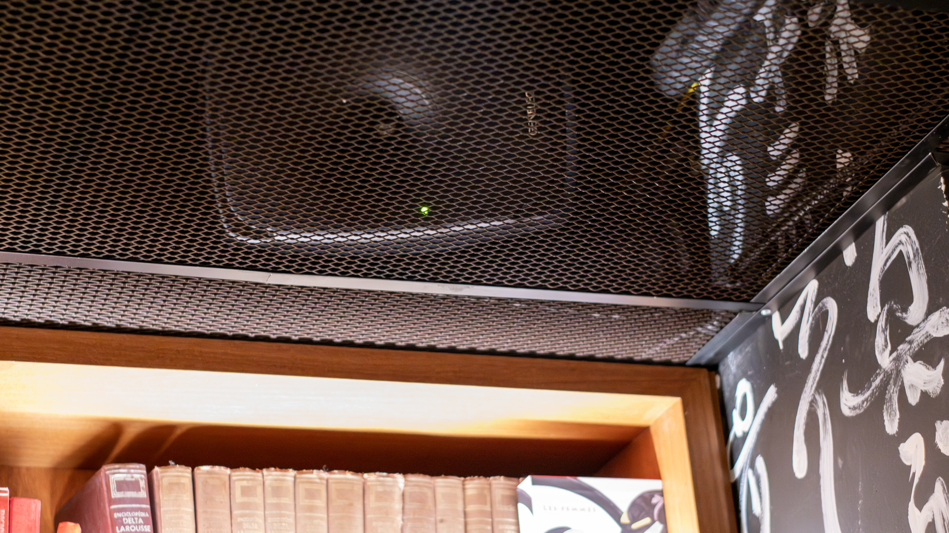 111 Listening Bar 8351