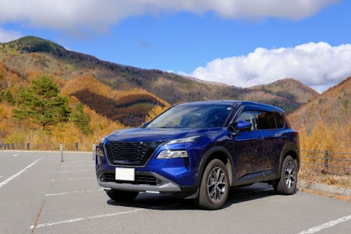 日産エクストレイルが車検切れしたらどうする？車検を通す方や費用を