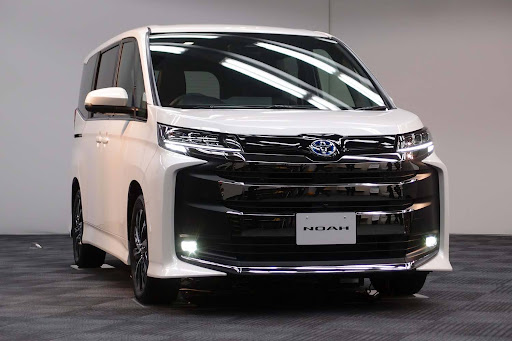 トヨタ・ノアの車検料金はいくら？費用相場や車検費用を安くする方法を