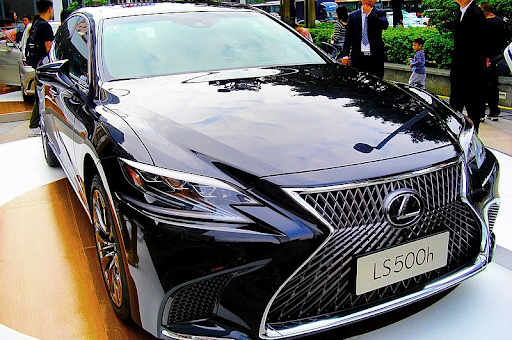レクサスの車検はいくらかかる？高い理由や車検費用を安くするコツを 