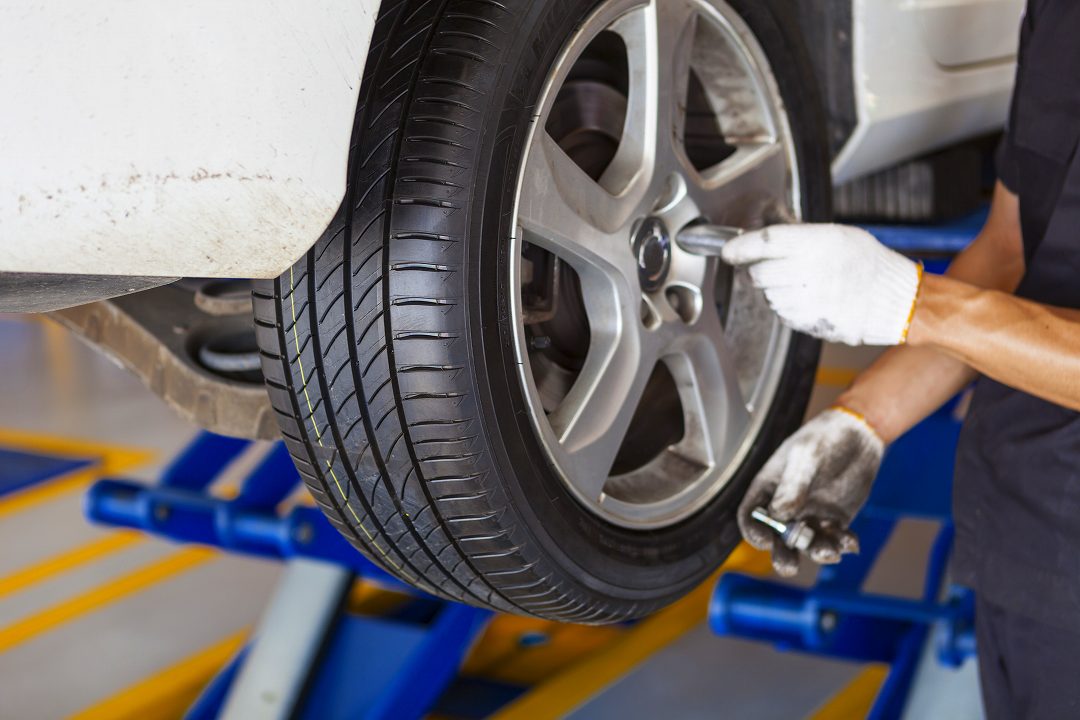 タイヤ交換の費用相場はいくら 安く抑える方法や車検で交換する場合の費用も解説 Seibii