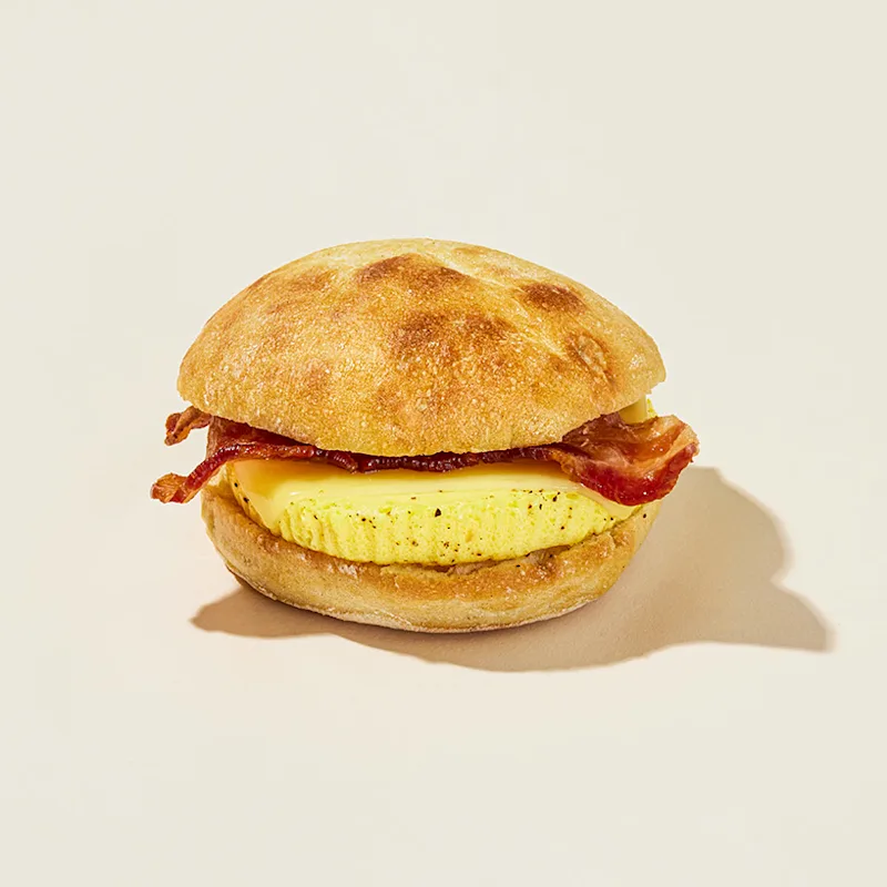 US005799 Bacon Egg & Cheddar Roll