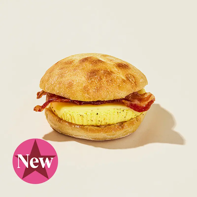 US005799 Bacon Egg & Cheddar Roll NEW