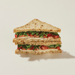 US004377 Cheddar and Tomato Sandwich