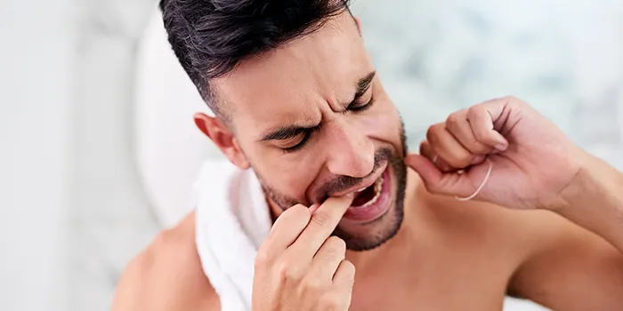 Varför ditt tandkött blöder när du använder tandtråd article banner