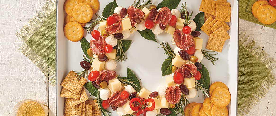 WHEAT THINS Holiday Cheese Wreath