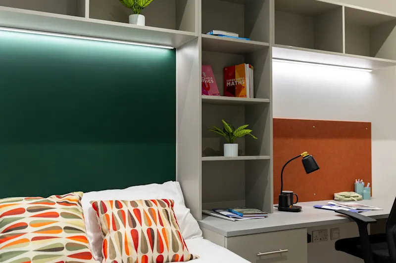 238 Kennington Lane Single Bed Ensuite with Storage and Desk