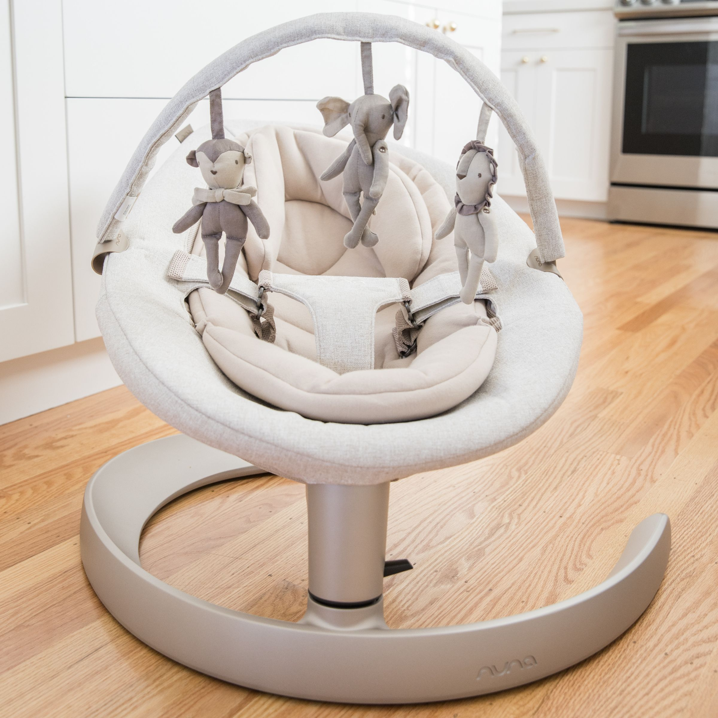  LEAF Grow Baby Seat & Rocker with Toy Bar.