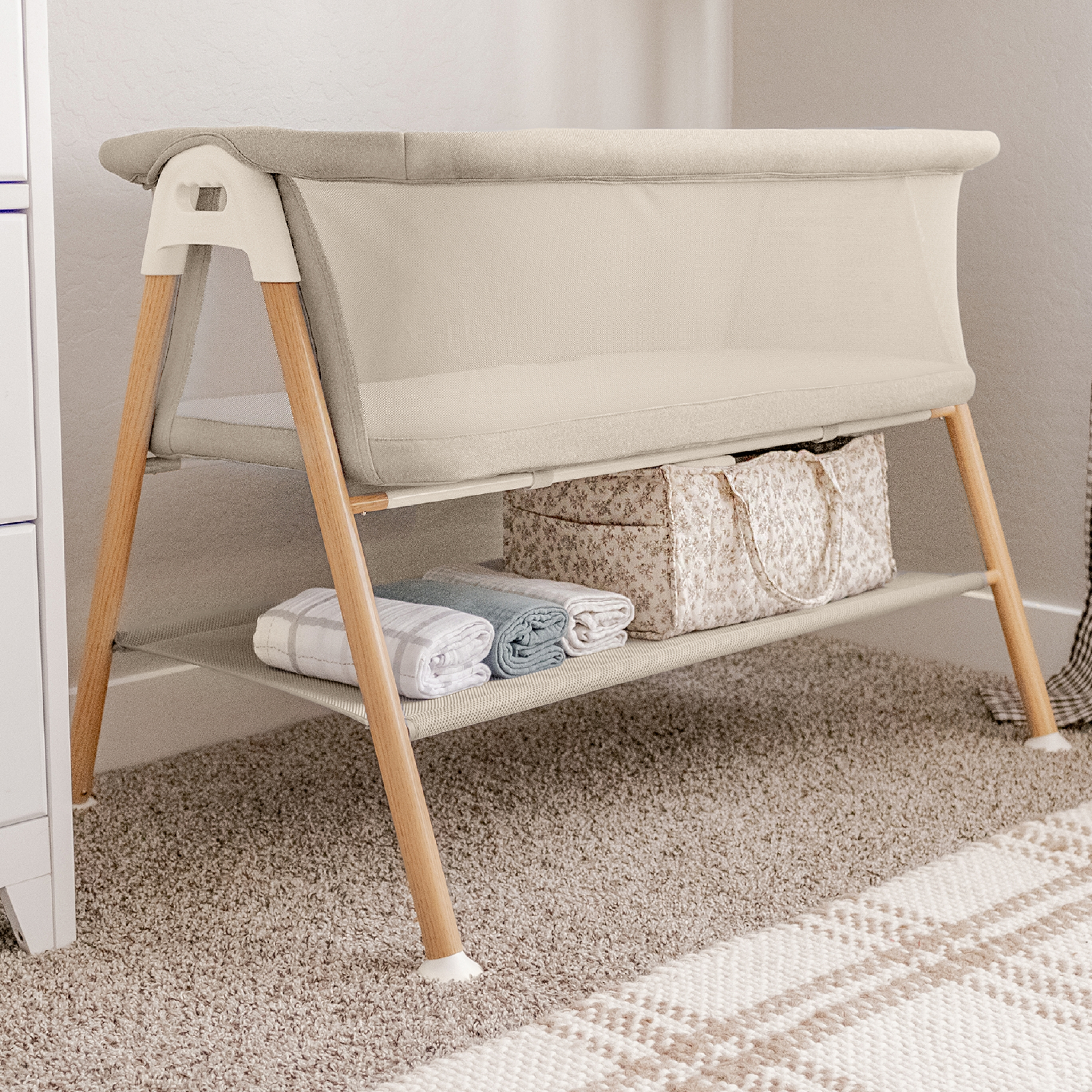 Newton Baby Essential Bassinet - Sandstone.