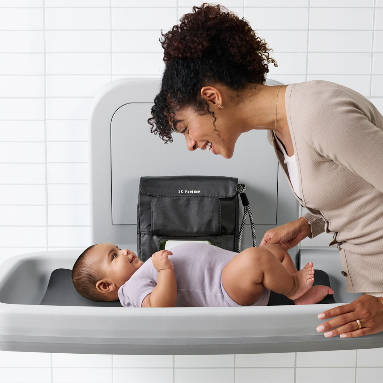 Skip Hop Clean Slate Portable Changing Station - Black.