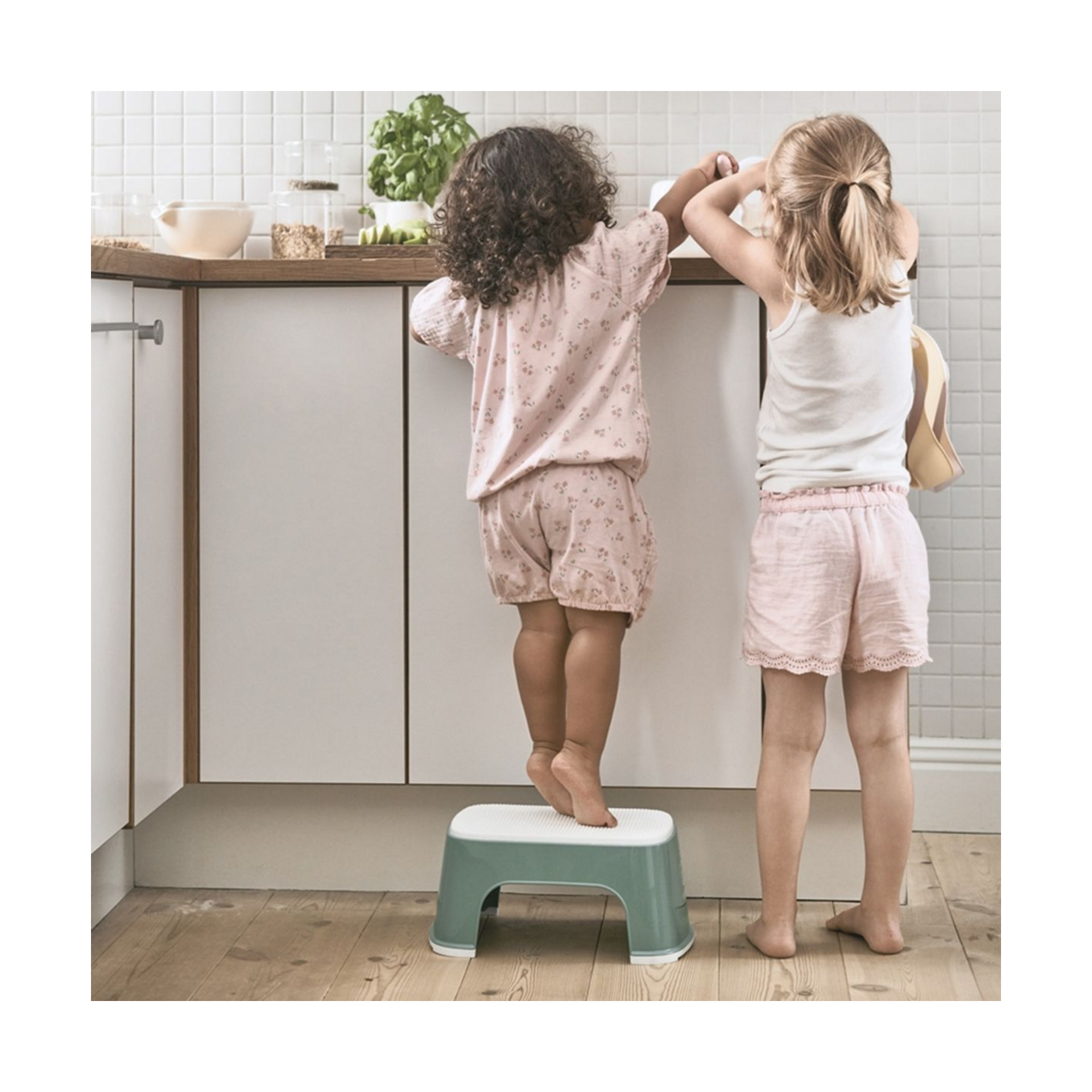 BabyBjörn Step Stool - Deep Green/White.