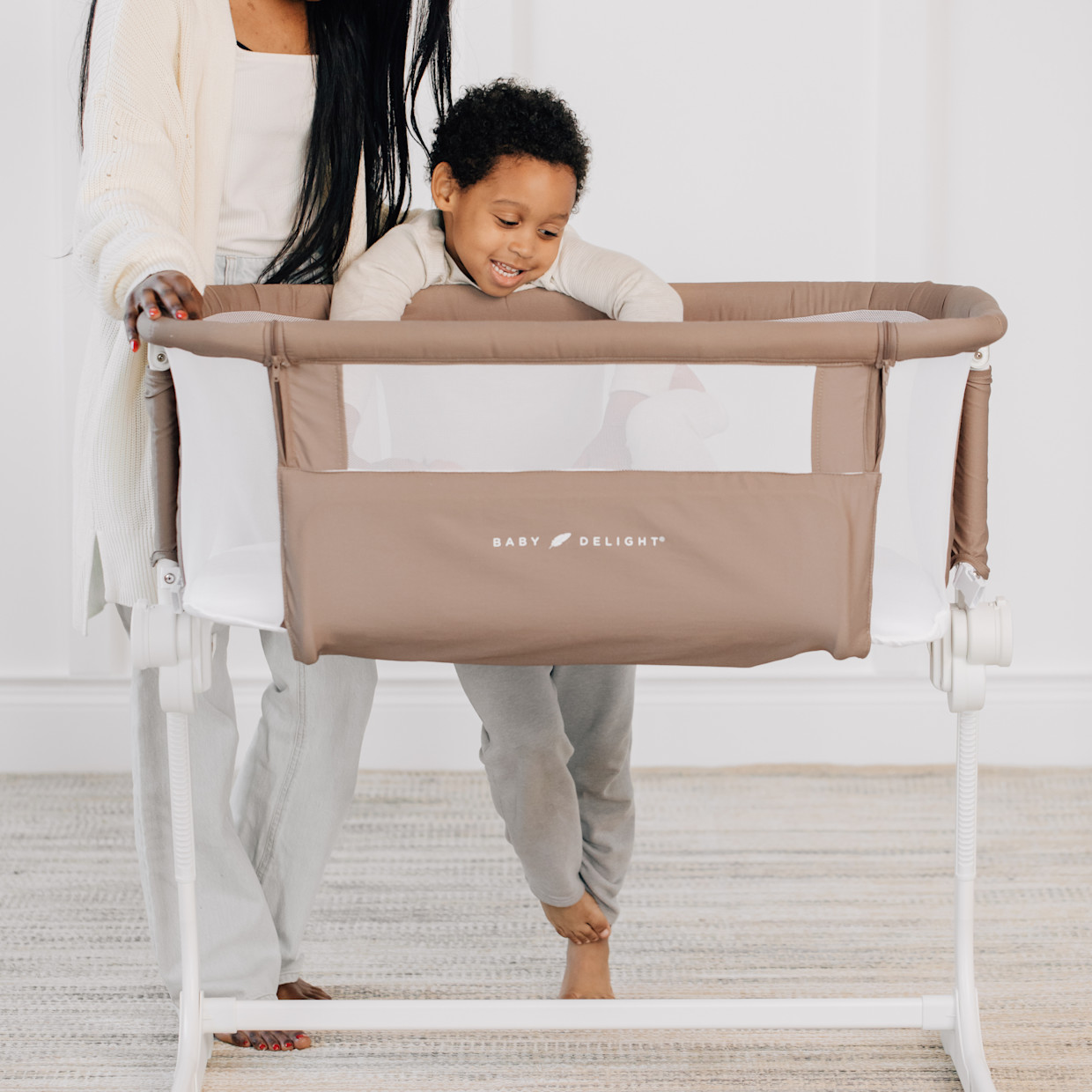 Baby Delight Beside Me Dreamer Organic Bassinet & Bedside Sleeper - Organic Mocha.