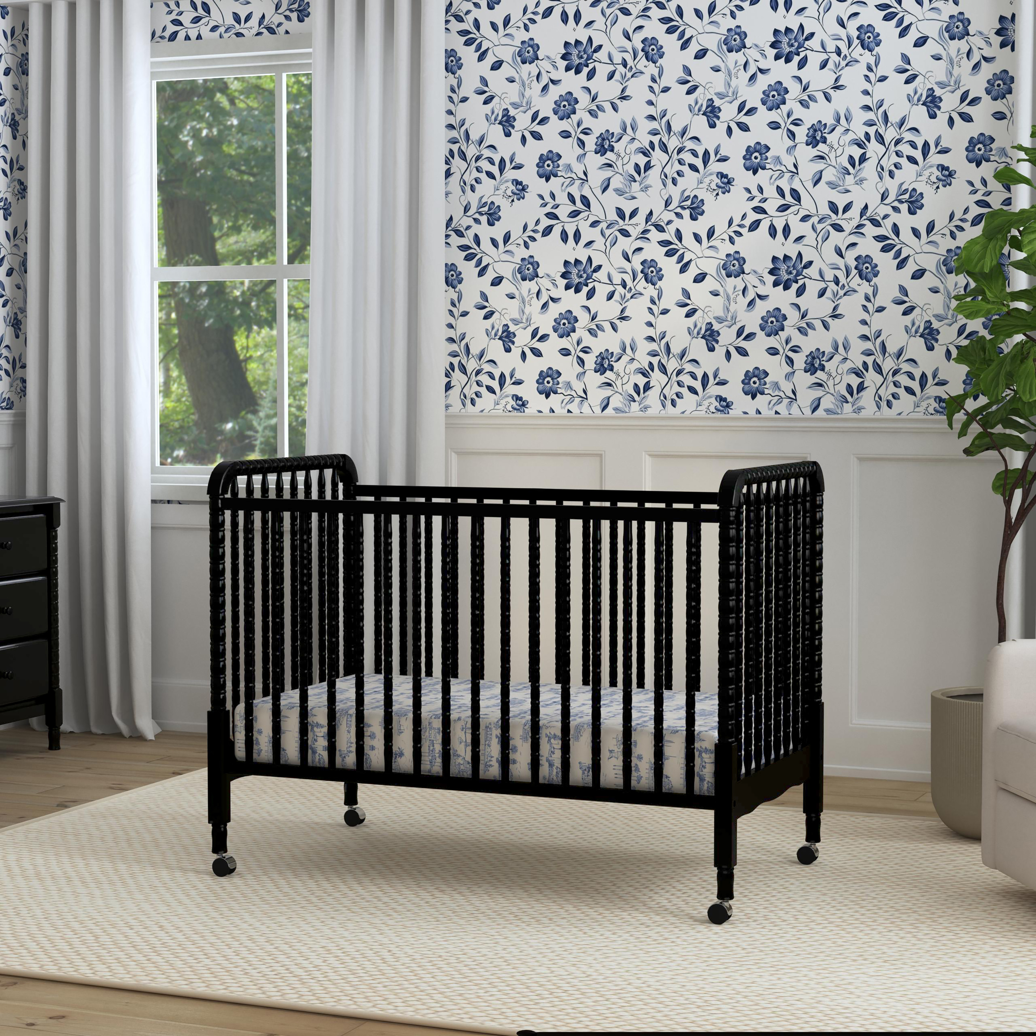 daVinci Jenny Lind 3-in-1 Convertible Crib - Ebony.