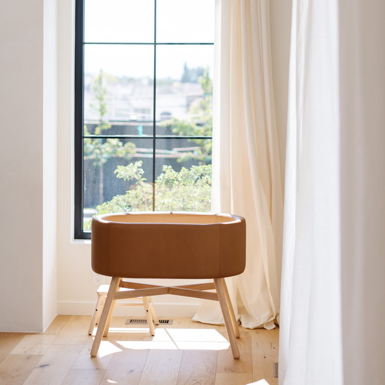 babyletto babyletto x GATHRE Capsule Bassinet - Camel.