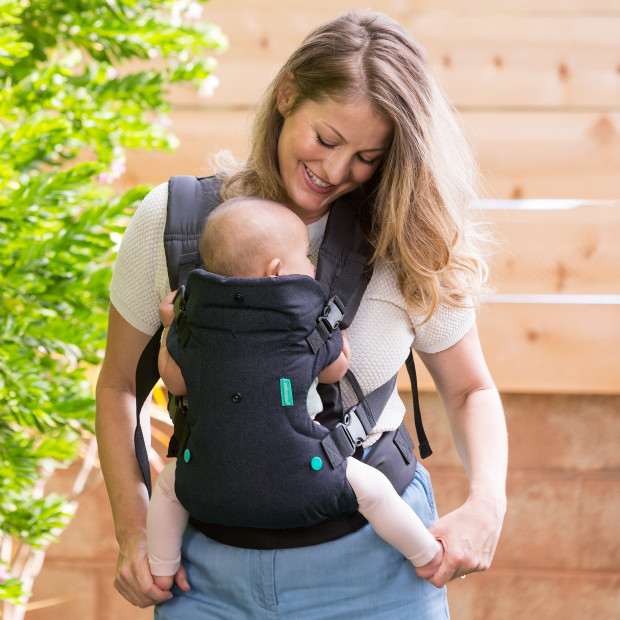 Infantino Flip 4-In-1 Convertible Carrier - Black.