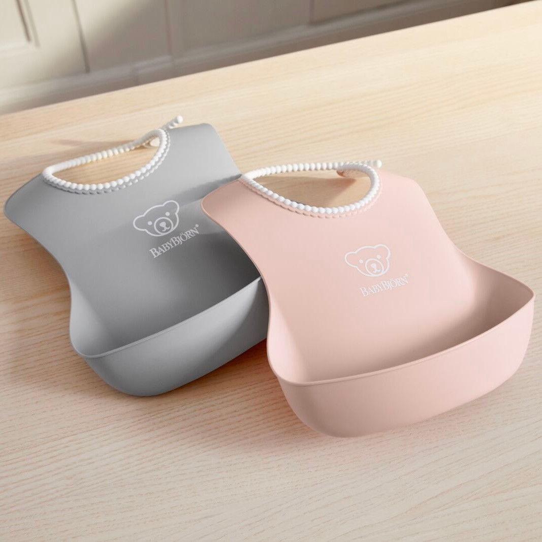 BabyBjörn Baby Bib (2 Pack) - Powder Pink/Gray.