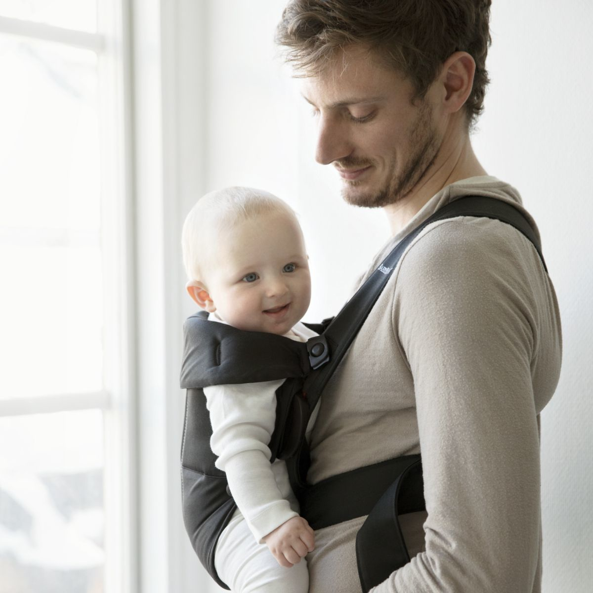 baby bjorn facing out