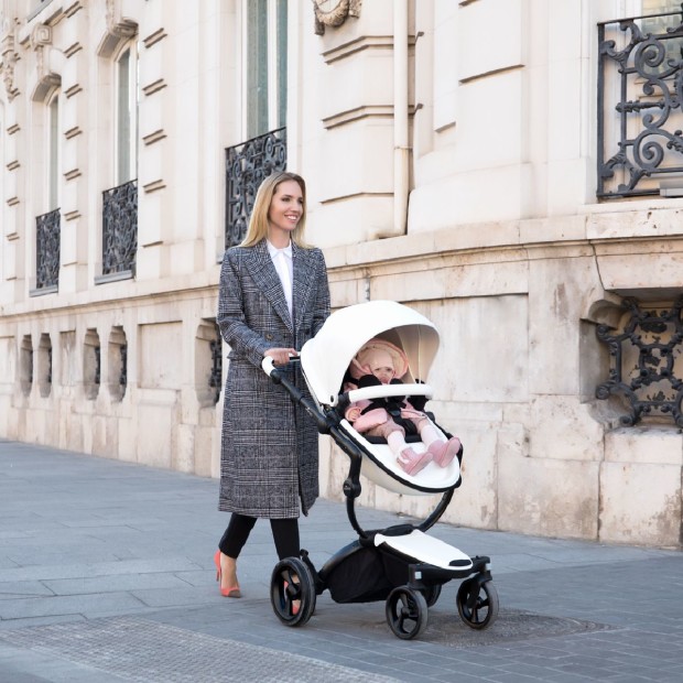 Mima Xari Aluminum Chassis Stroller with Reversible Reclining Seat & Carrycot - Black/ Black Seat Box.