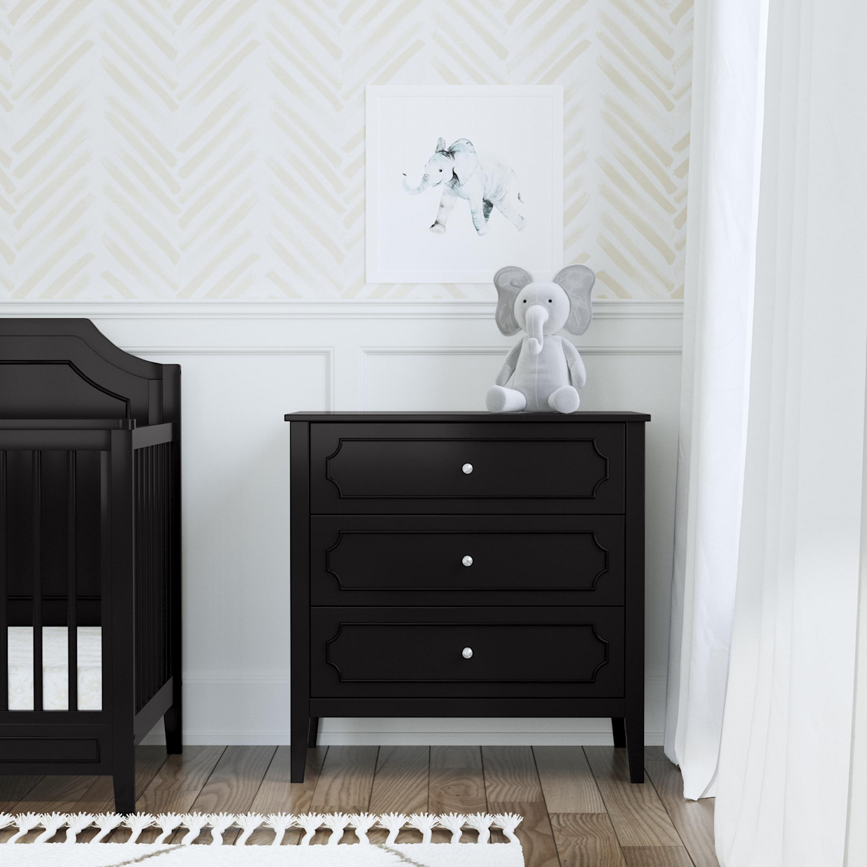 daVinci Chloe Regency 3-Drawer Dresser - Ebony.
