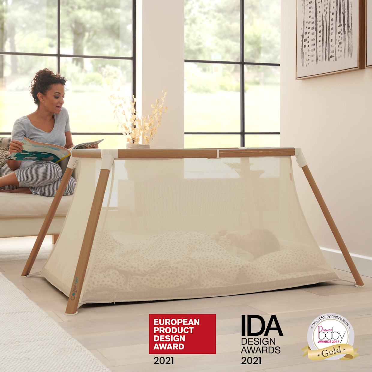 Tutti Bambini CoZee Go 3-in-1 Bassinet, Travel Cot & Playpen - Scandinavian Walnut/Ecru.