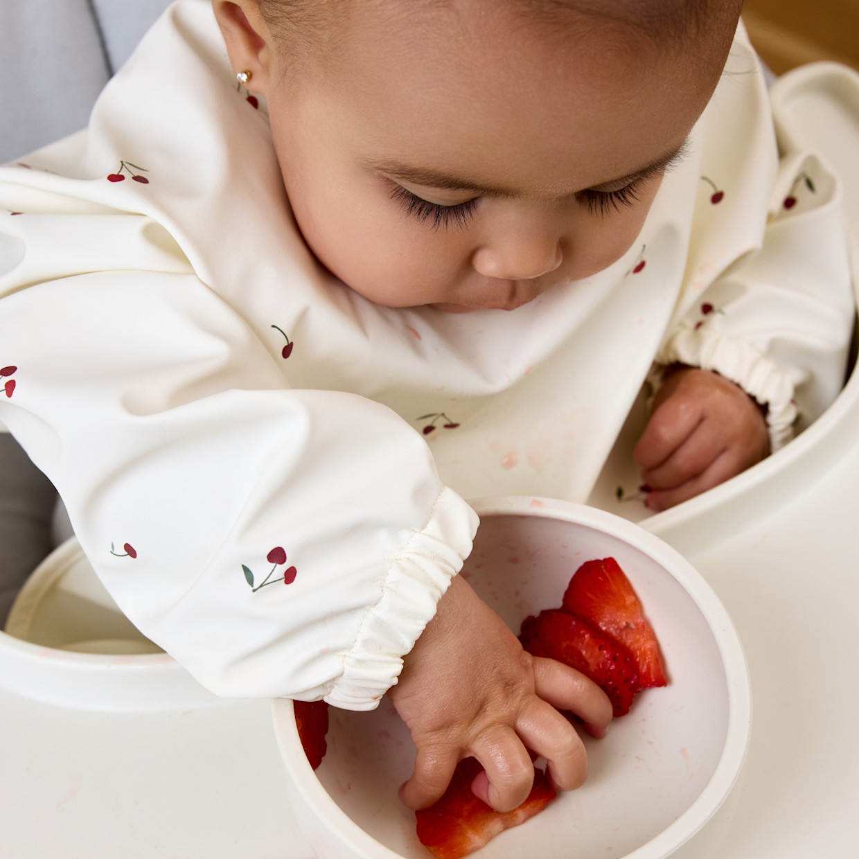 Lalo Smock Bib - Cherry.