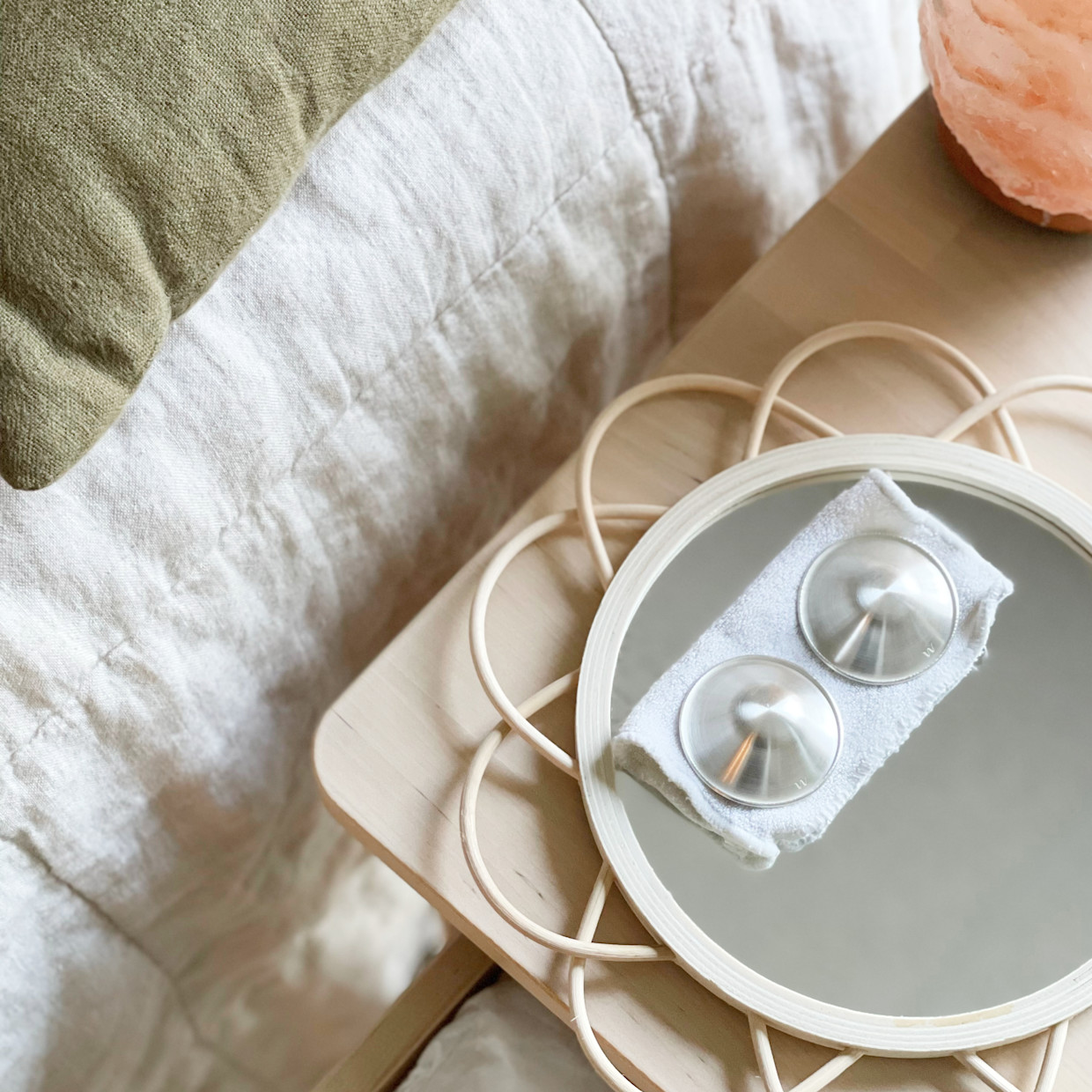 Willow Soothing Silver Nursing Cups (2 Pack).