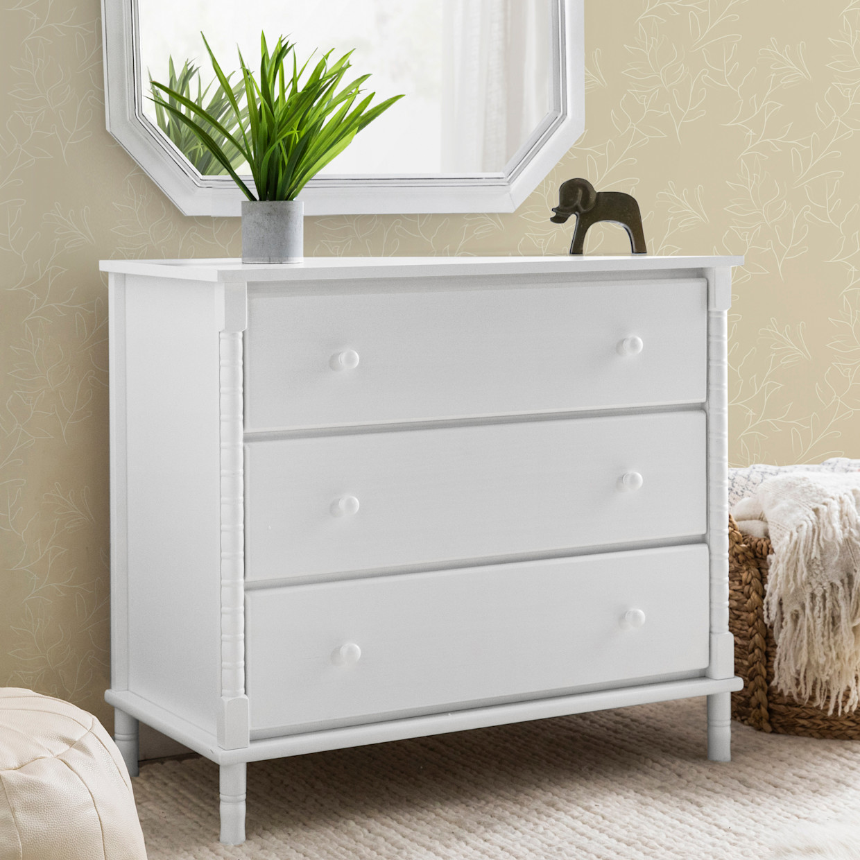 daVinci Jenny Lind Spindle 3-Drawer Dresser - White.