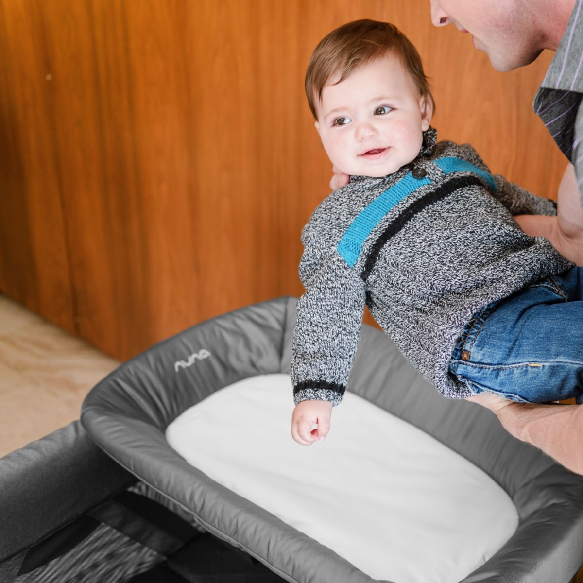 Nuna Sena aire Travel Crib with Changer - Granite.