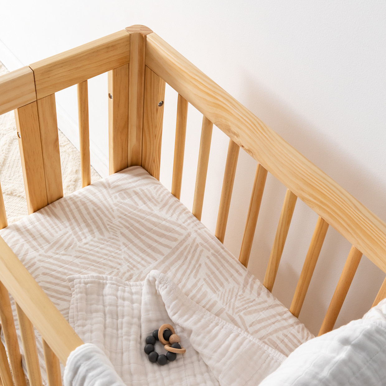 babyletto All-Stages Bassinet Sheet - Oat Stripe.