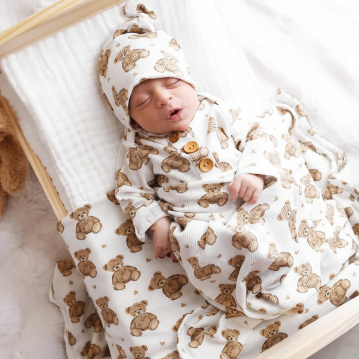 Caden Lane Bamboo Waffle Newborn Baby Knot Gown & Hat Set - Beary Sweet, Newborn.