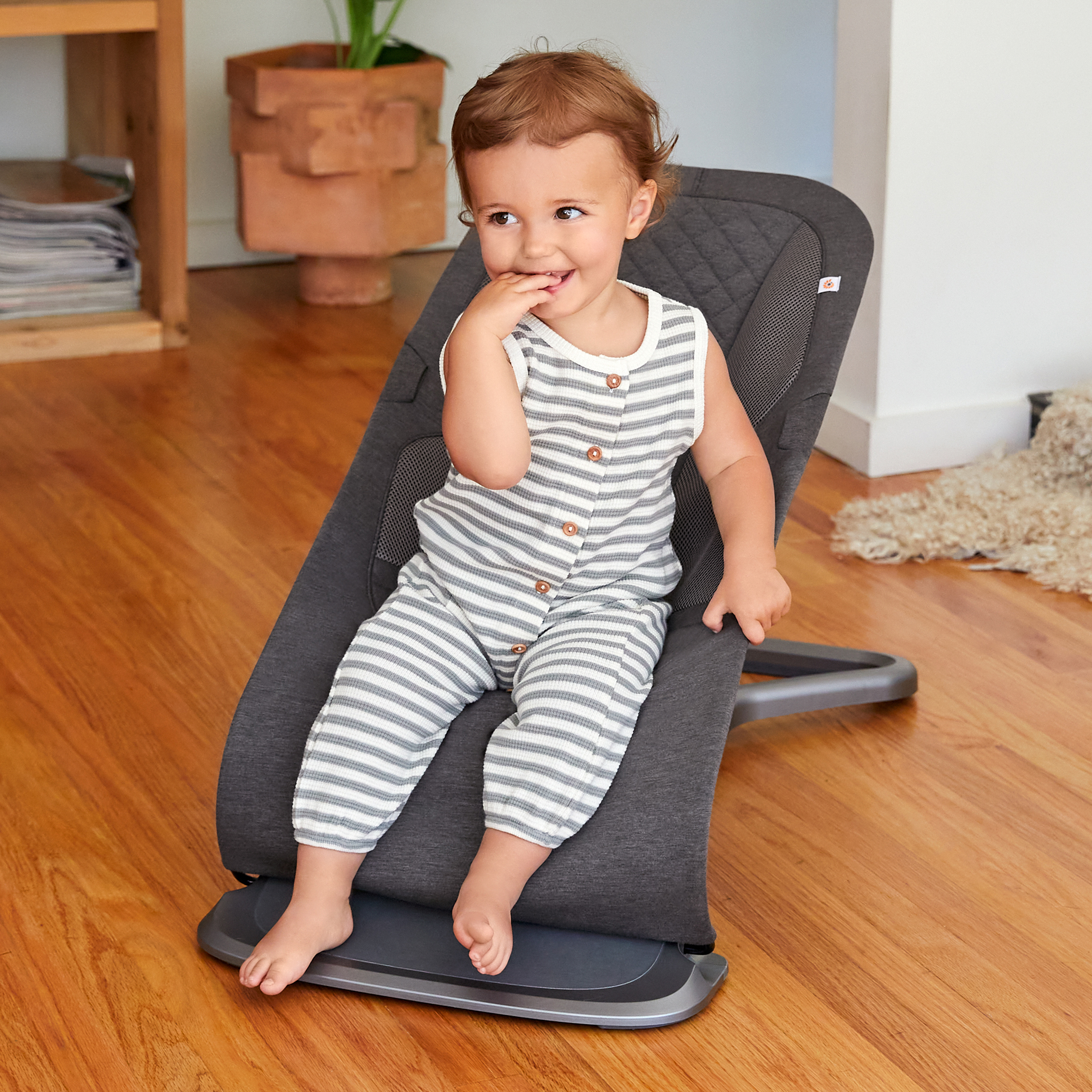 Ergobaby Evolve Bouncer - Charcoal Grey.