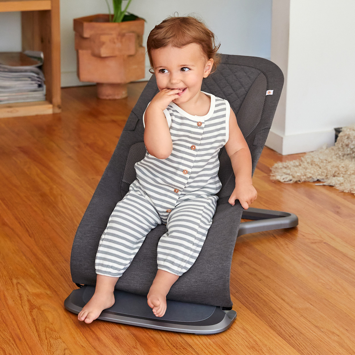 Ergobaby Evolve Bouncer - Charcoal Grey.