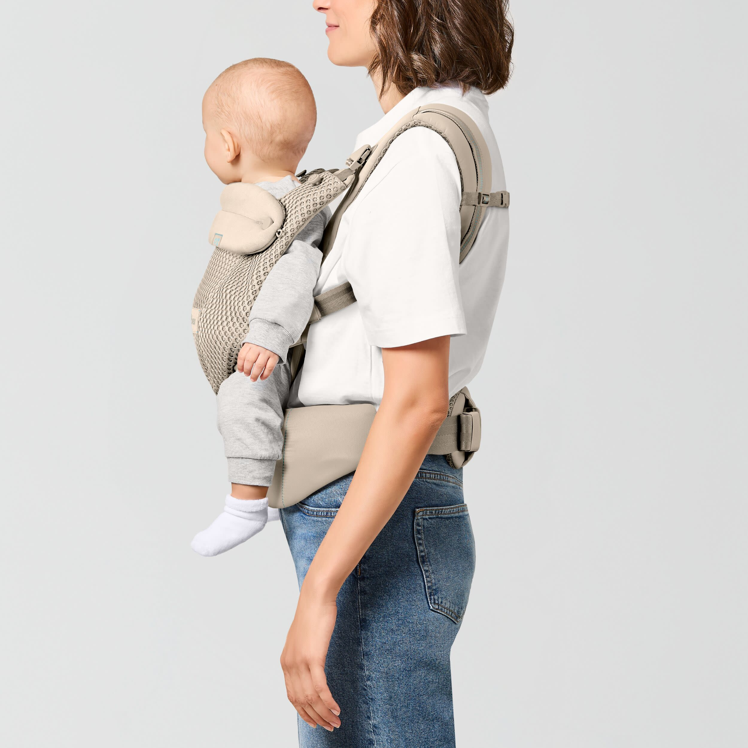 Cybex AMYA Carrier - Almond Beige.