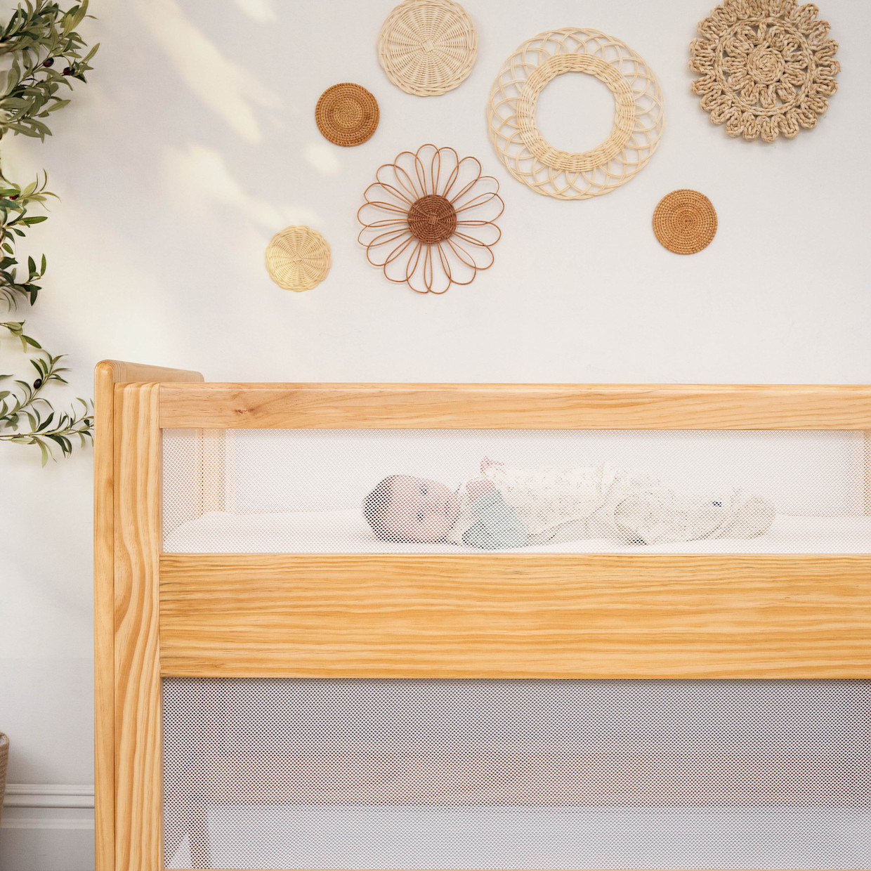 Halo 3-in-1 Breathable Mesh Convertible Crib with Conversion Kit - Natural.