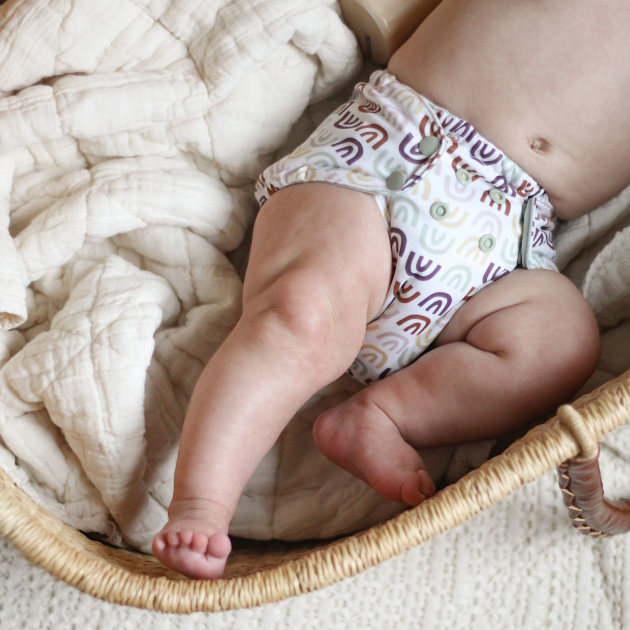 Esembly Blowout Proof Cloth Diaper Bundle - Rainbow, Size 1 (7-17lbs).