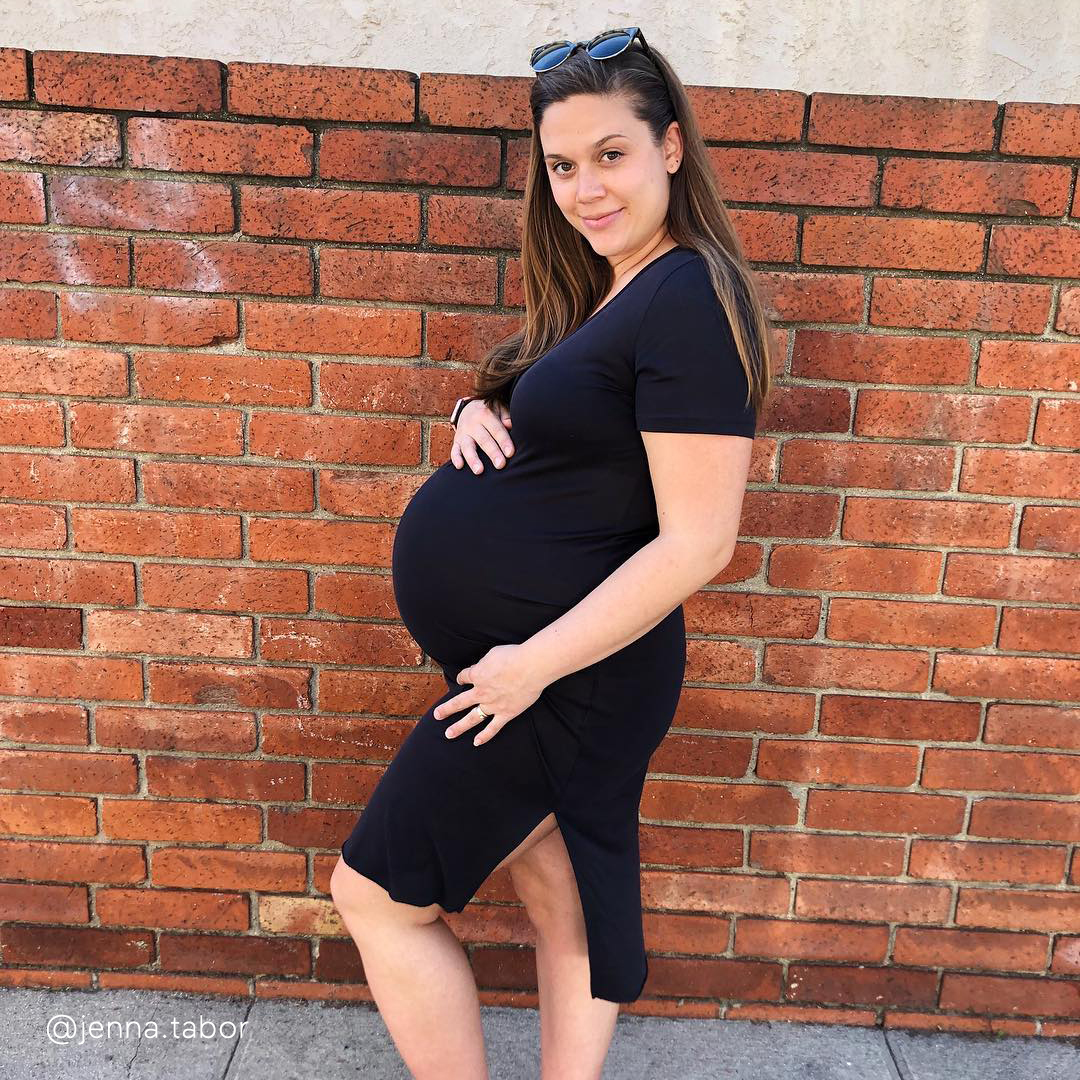 42-weeks-pregnant-bump-@jenna.tabor